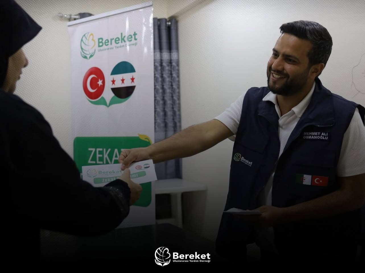 We distributed Zakat to the families of martyrs in the Dari area of ​​Syria.